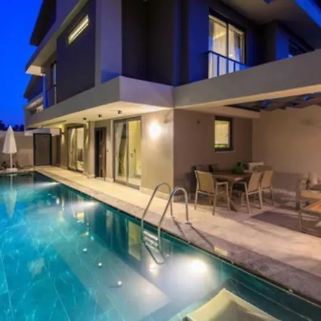 Merkezde Ultra Lueks 1 Hotel 4*