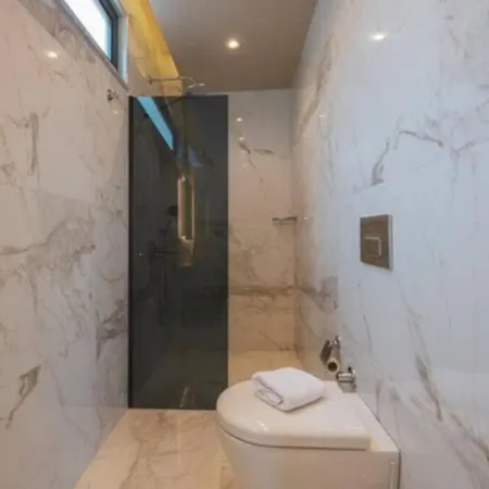 Merkezde Ultra Lueks 1 Hotel 4*