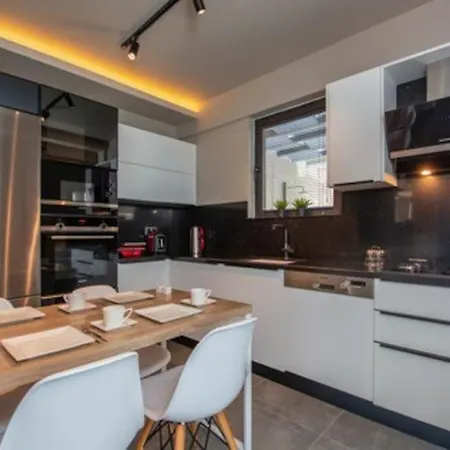 Hotel Merkezde Ultra Lueks 1 4*